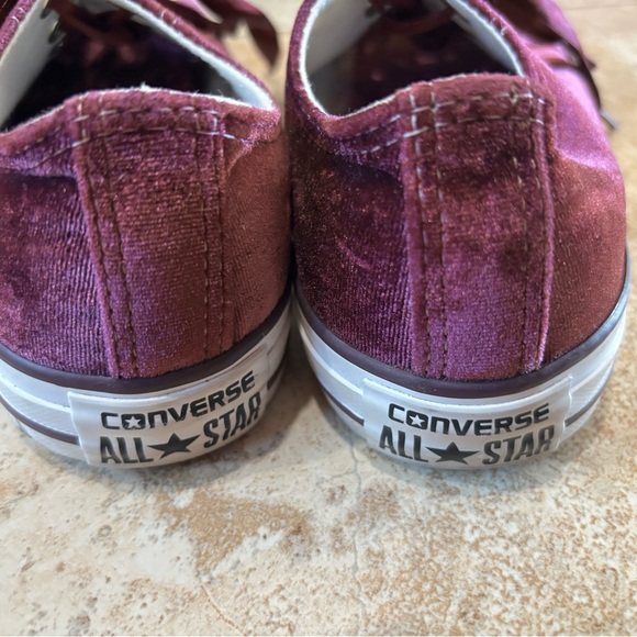Converse Women’s Low-Top bold Sneakers in Burgundy - Picture 4 of 6